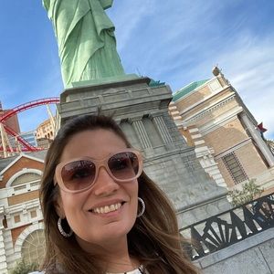 Meet your Posher, Ana